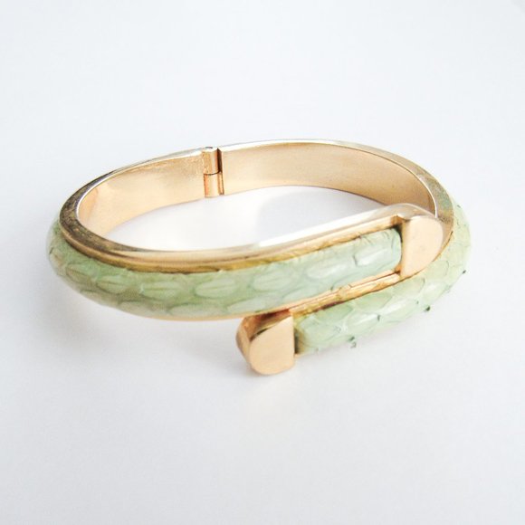 Vintage Jewelry - VINTAGE GOLD TONE GENUINE SNAKESKIN BANGLE BRACELET/ 6.5" wrist